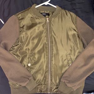 dark green zipper jacket (with pockets)